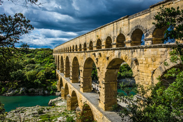 Fototapeta na wymiar Storm over Pont du Gard
