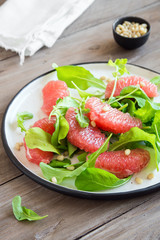 Grapefruit and arugula salad