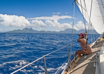 Segelyacht in der Ansteuerung der Insel Tahanea, Französisch Polynesien