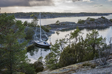 Segelyachten im Stockholmer Schärengarten