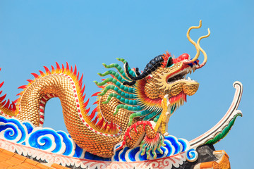 Fototapeta premium Chinese style dragon statue in temple