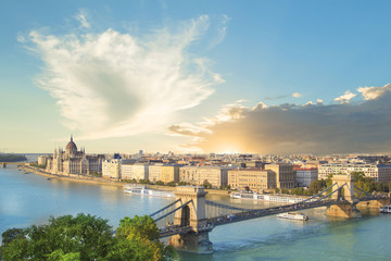 Fototapeta na wymiar Beautiful view of the Hungarian Parliament and the chain bridge in Budapest, Hungary