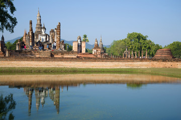 Fototapeta premium A sunny morning on the ruins of the Buddhist temple of Wat Mahathat. Sukhothai Historical Park, Thailand