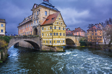 Fototapeta premium Bamberg Altes Rathaus - Old Town Hall in autumn day