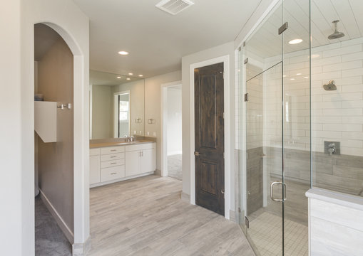 Huge Master Bethroom