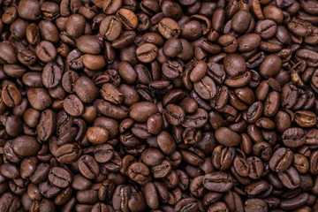 Roasted brown coffee beans pattern background top view flat texture