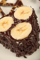 chocolate cake with bananas
