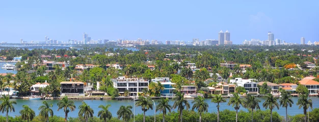 Tuinposter Panoramic view of Miami city from Ocean © SNEHIT PHOTO