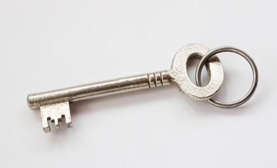Isolated chrome key with split ring