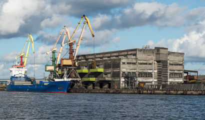 Fototapeta premium Cranes and ships in a cargo port