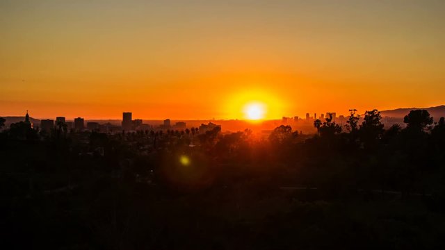 Amazing Los Angeles sunset and moving lens flare - time lapse