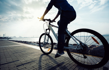 Fototapeta na wymiar cyclist riding mountain bike in the sunrise coast