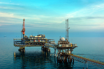 Off shore oil terminal