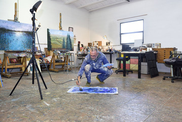 Fototapeta na wymiar portrait of a painter artist who works in his studio