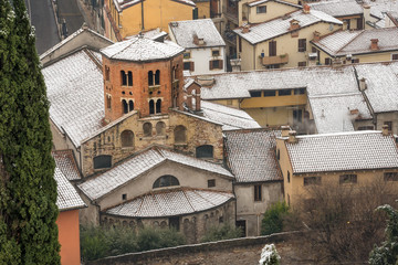 Fototapeta na wymiar Saint Stephen Church with Snow - Verona Italy