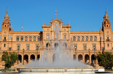 Fototapeta premium The central building of the 1929 Iberoamerican Exposition behind the fountain of the Spanish Square (Plaza de Espana) - Seville, Andalucia, Spain