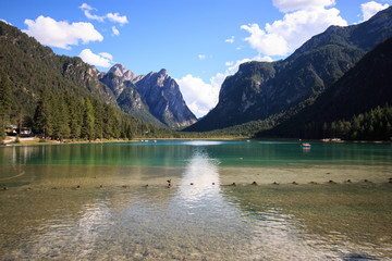 Naklejka na ściany i meble lago di Dobbiaco (Trentino Alto Adige)