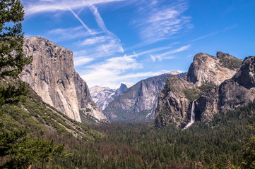 Protected Yosemite Valley in Yosemite National Park, California, USA