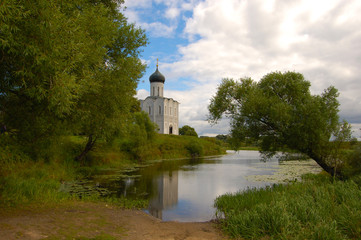 Fototapeta na wymiar Church near the river Nerl. Russia, Vladimir
