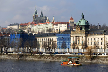 Fototapeta premium Early Spring Prague gothic Castle with the Lesser Town above River Vltava in the sunny Day, Czech Republic