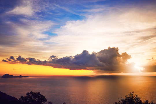 Sunset with a view of the sea with clouds.