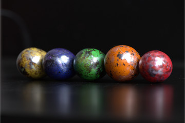 Wachteleier eingefärbt