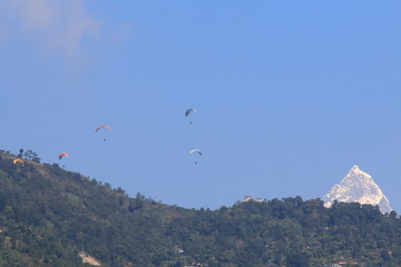 Fototapeta na wymiar Hang glider Sarangkot Pokhara Nepal