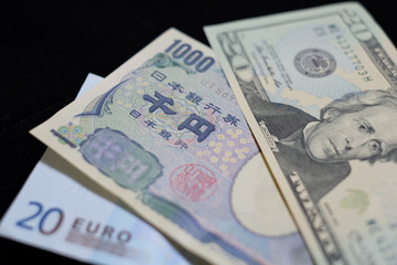 ドル、円、ユーロの紙幣
