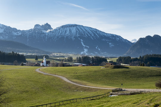 Germany, Bavaria, Allgaeu, East Allgaeu, Church St. Moritz in Zell, Mountains Brentenjoch and Aggenstein