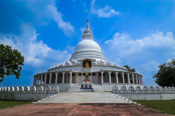 Friedespagode in Ampara, Sri Lanka