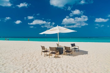 relax on the beach of the Caribbean island of Aruba