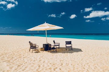 relax on the beach of the Caribbean island of Aruba