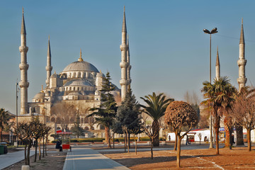 Fototapeta na wymiar ISTANBUL, TURKEY - MARCH 24, 2012: The Blue Mosque in morning light.