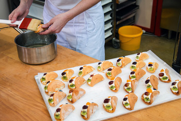 pastry greases cake syrup. the process of cooking cake