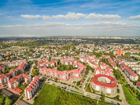 Fototapeta Lublin z lotu ptaka. Krajobraz osiedli mieszkalnych z powietrza.