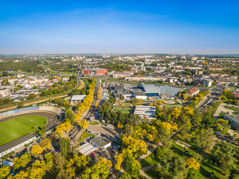 Lublin - krajobraz miasta z lotu ptaka. Okolice Alei Zygmuntowskich w Lublinie z widocznym stadionem i Aqua.