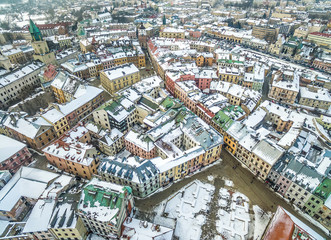 Lublin - zima na starym mieście. Plac Po Farze i ulica Grodzka w Lublinie. Zimowy krajobraz miasta.