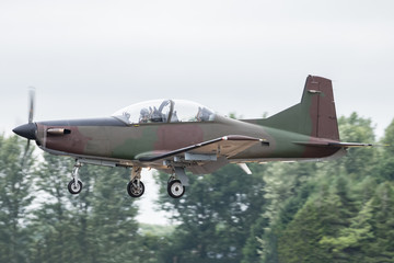 Kleiner Trainer mit Propeller 