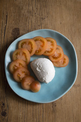 pomodoro e mozzarella per la caprese