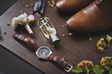 Men glasses watches and perfume with a boots 713.