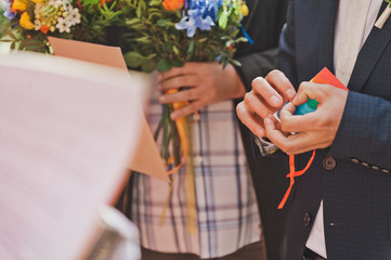 Mens palms hold leaves 794.