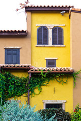 Fototapeta na wymiar A villa with a creeper on its front wall, Sun Gimignano, Tuscany, Italy,