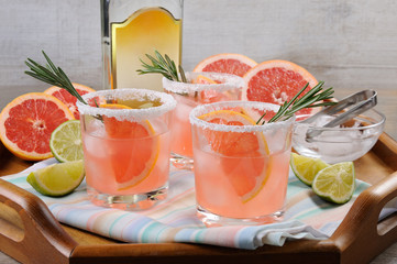  cocktail sparkling    pink Paloma