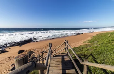 Küchenrückwand glas motiv Abstieg zum Strand Leerer Holzsteg, der zum Strand in Südafrika führt