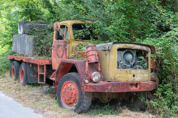Aufgegebener Marmor-LKW in Carrara 