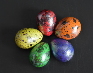 Wachteleier eingefärbt