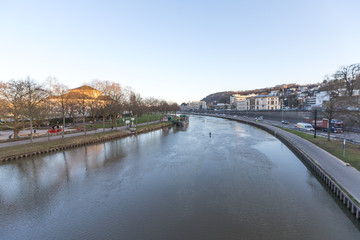 Die Saar in Saarbrücken im Sonnenuntergang