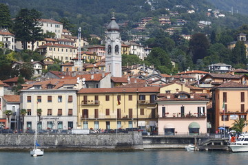 Blick auf Menaggio, Stadt Panorama, Uferpromenade am Comer See in Italien
