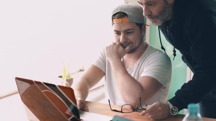 student solving IT problem and shows it to manager. 4k Video.