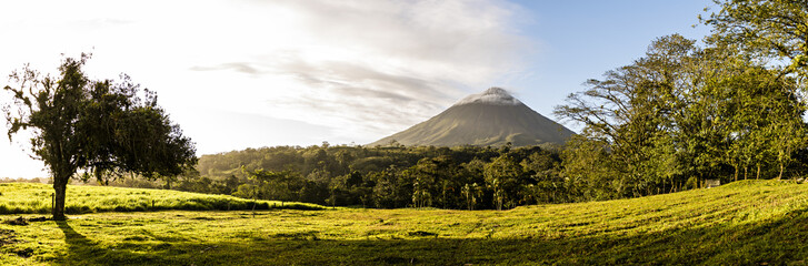 Obraz premium View of the Arenal volcano in Costa Rica at sunrise